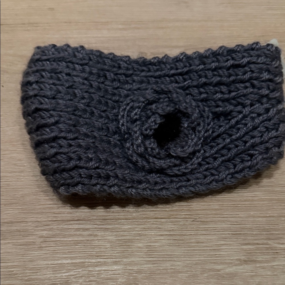 Elegant Gray Knit Headband